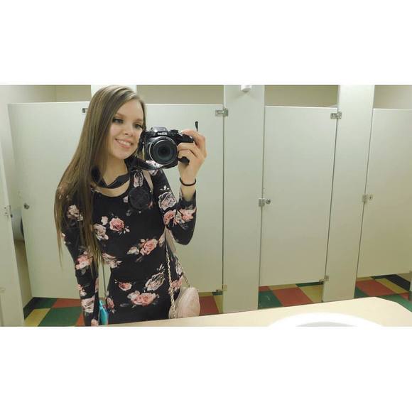 Meet your Posher, Madison - Picture 1 of 1